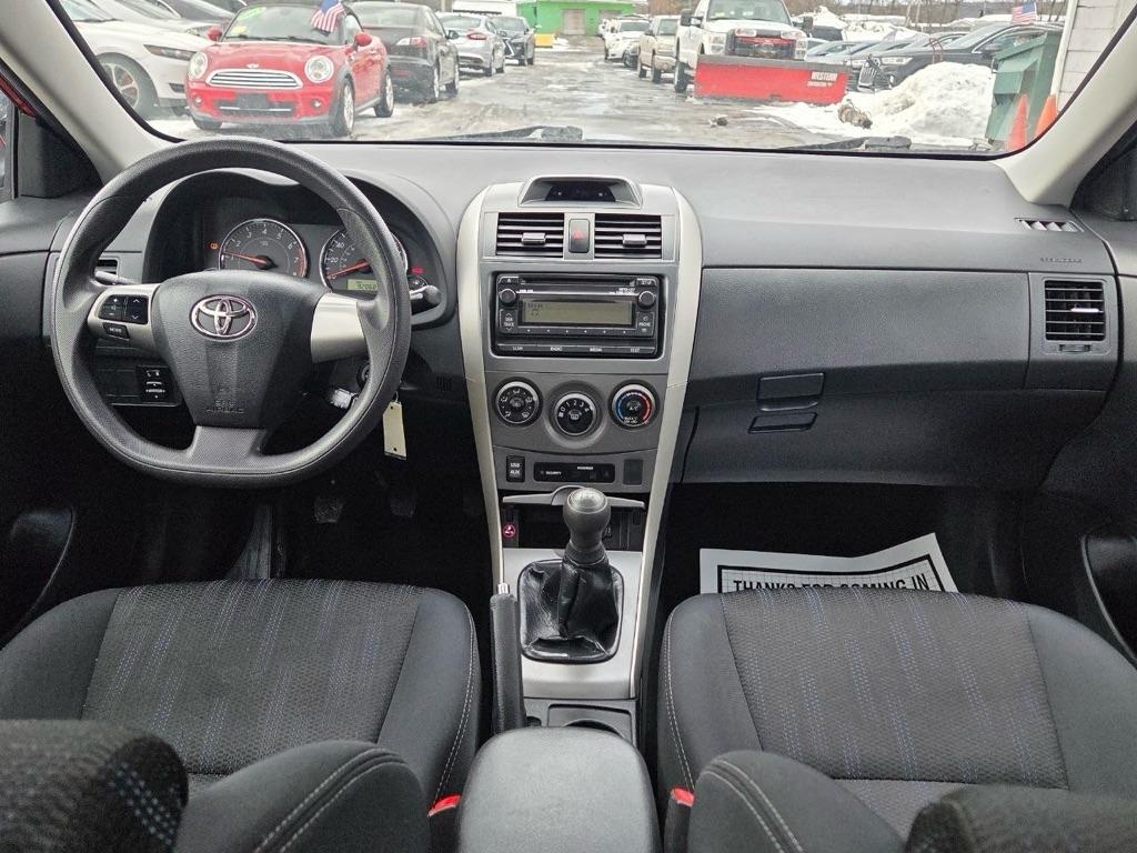 Toyota Corolla S 5-Speed MT 2012