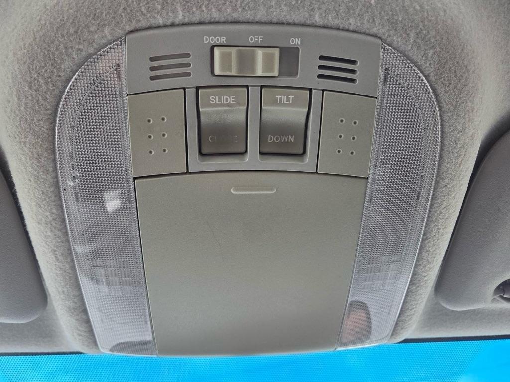 Toyota Corolla S 5-Speed MT 2012