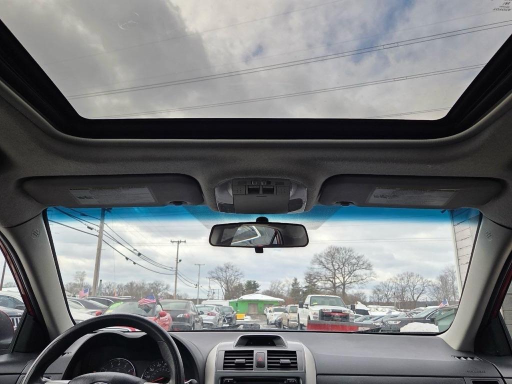 Toyota Corolla S 5-Speed MT 2012