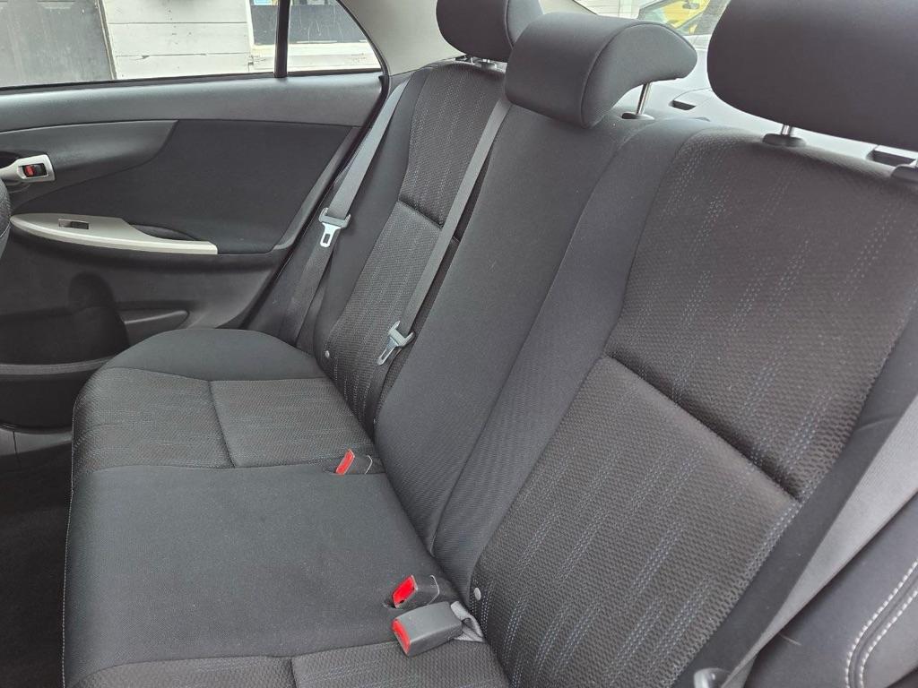 Toyota Corolla S 5-Speed MT 2012