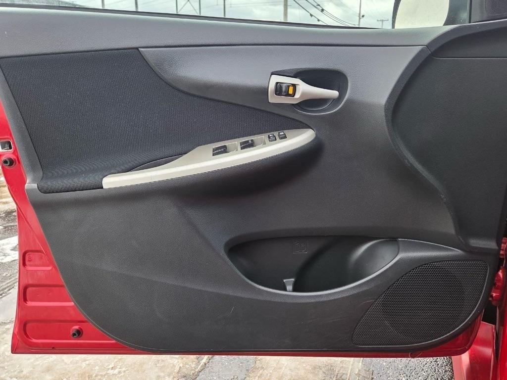 Toyota Corolla S 5-Speed MT 2012