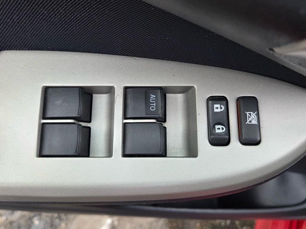 Toyota Corolla S 5-Speed MT 2012