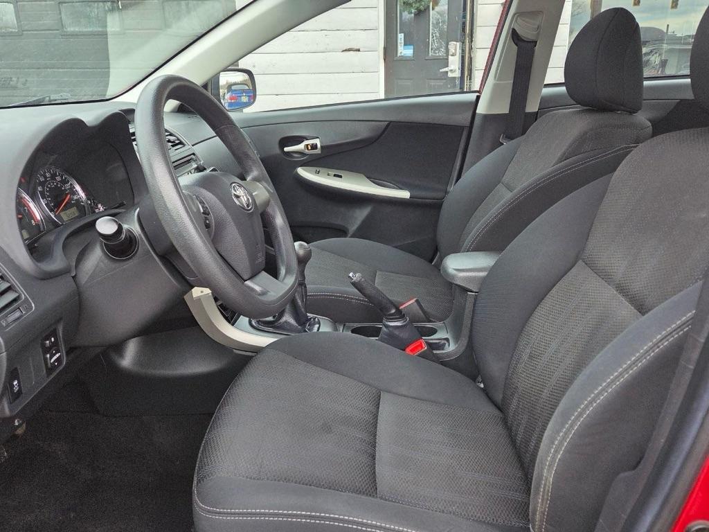 Toyota Corolla S 5-Speed MT 2012