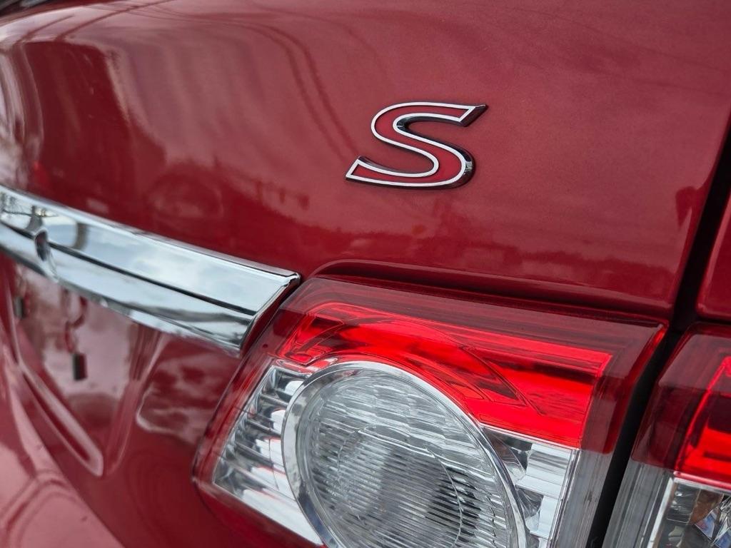 Toyota Corolla S 5-Speed MT 2012