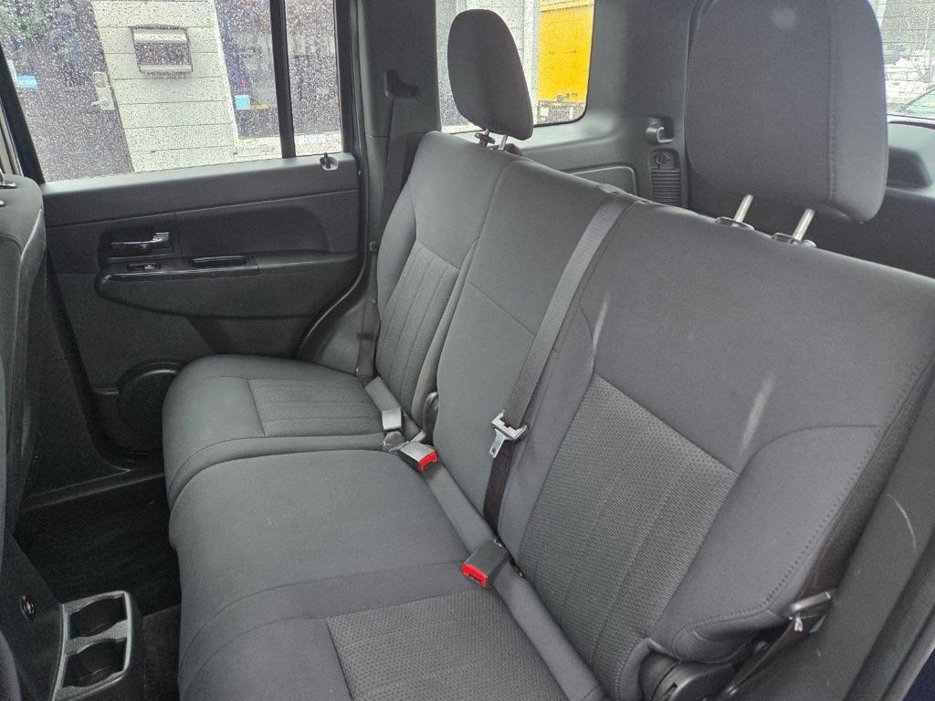 Jeep Liberty Sport 4WD 2012