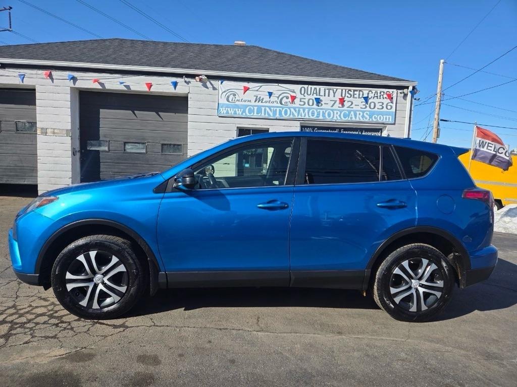 Toyota RAV4 LE AWD 2017