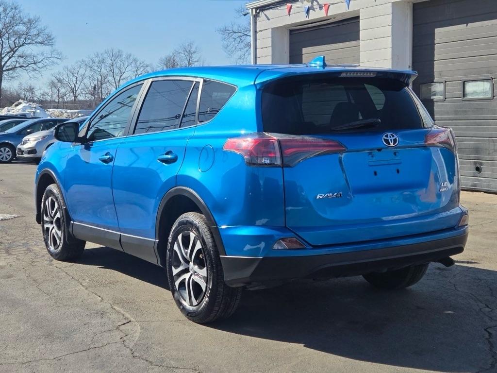 Toyota RAV4 LE AWD 2017