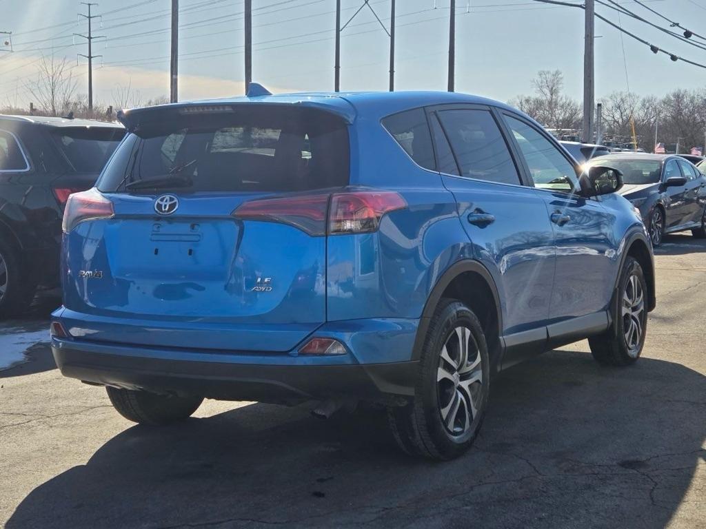 Toyota RAV4 LE AWD 2017