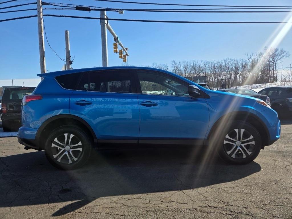 Toyota RAV4 LE AWD 2017