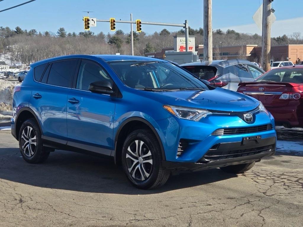 Toyota RAV4 LE AWD 2017
