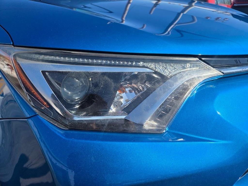 Toyota RAV4 LE AWD 2017