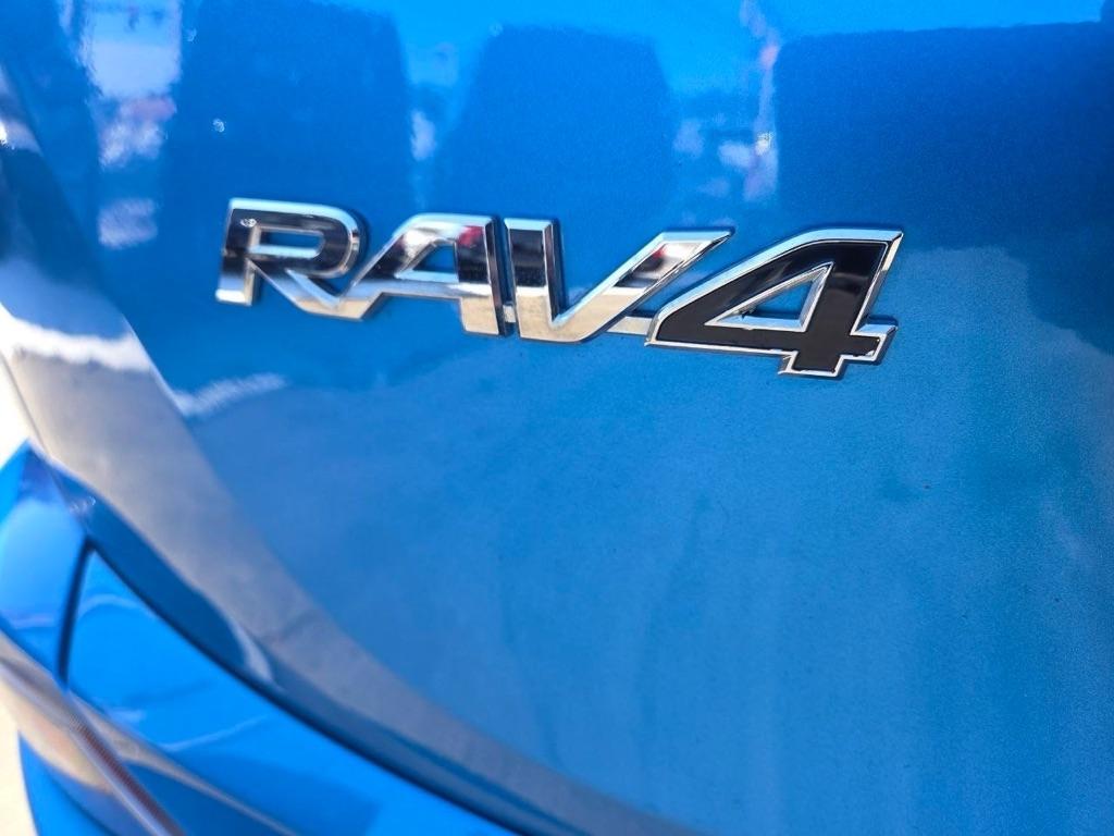 Toyota RAV4 LE AWD 2017