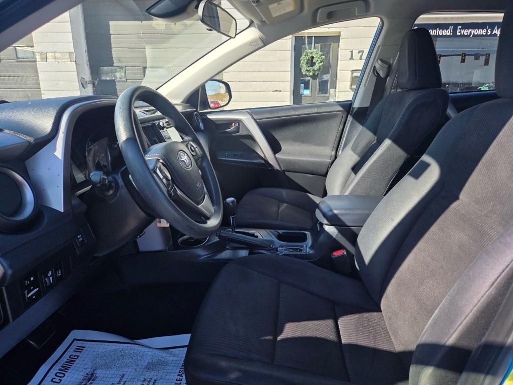 Toyota RAV4 LE AWD 2017