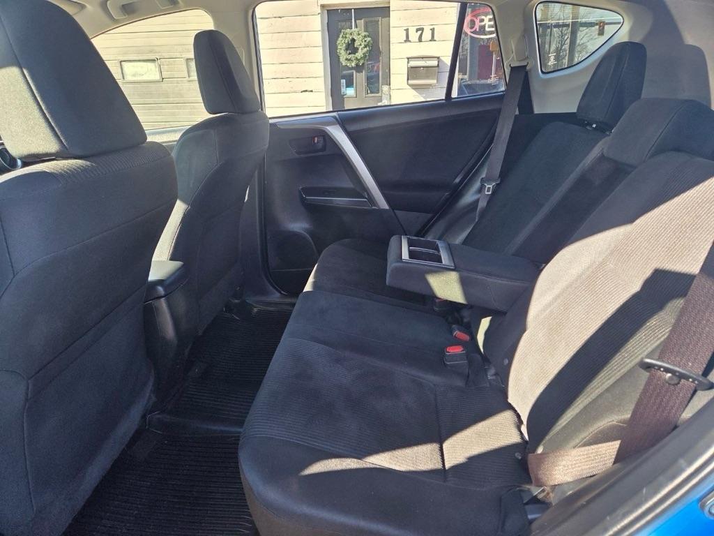 Toyota RAV4 LE AWD 2017