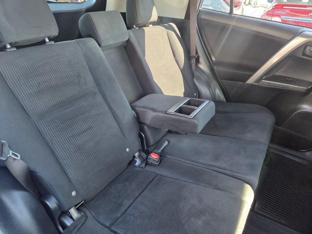 Toyota RAV4 LE AWD 2017