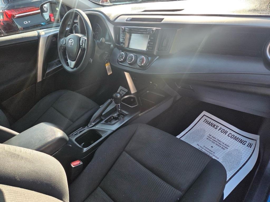 Toyota RAV4 LE AWD 2017