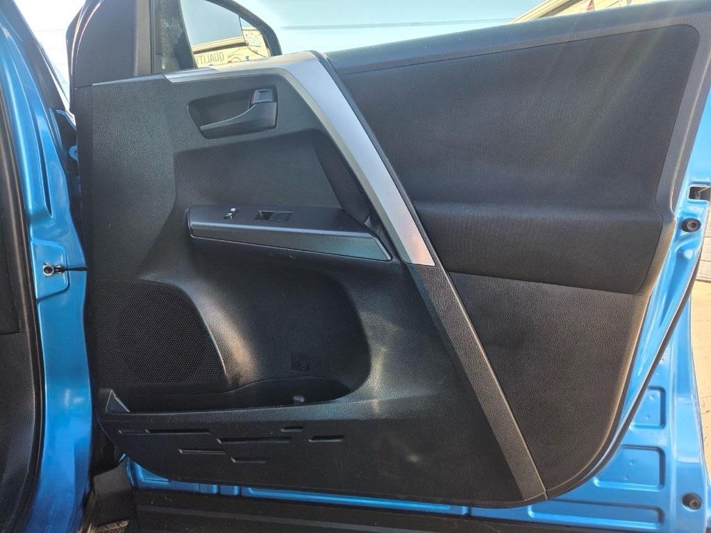 Toyota RAV4 LE AWD 2017