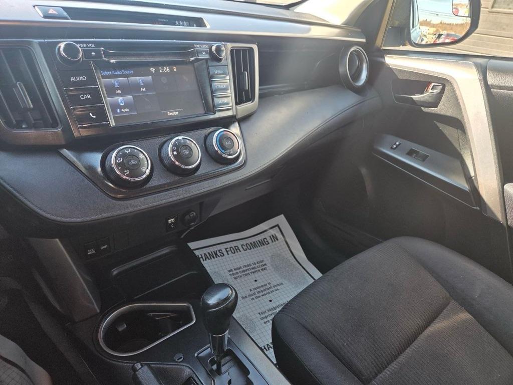 Toyota RAV4 LE AWD 2017