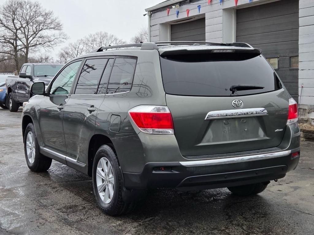 Toyota Highlander Base 4WD 2012