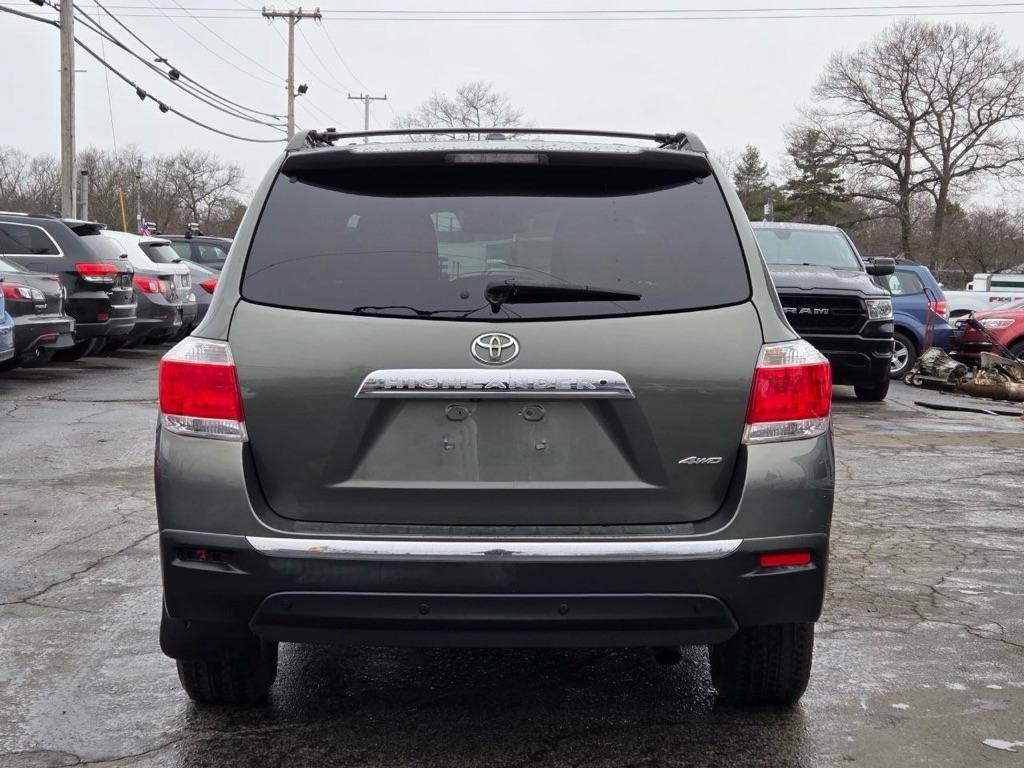 Toyota Highlander Base 4WD 2012