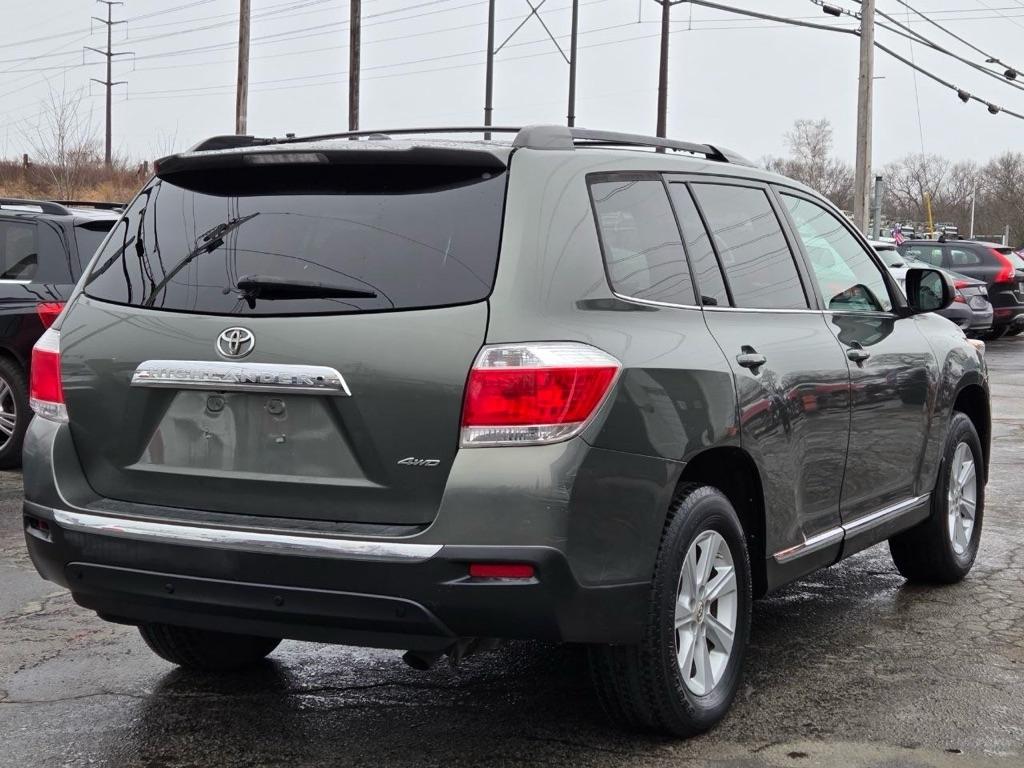 Toyota Highlander Base 4WD 2012