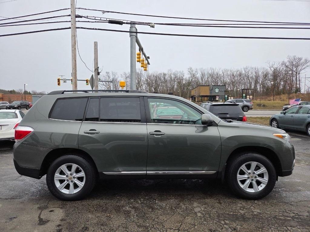 Toyota Highlander Base 4WD 2012