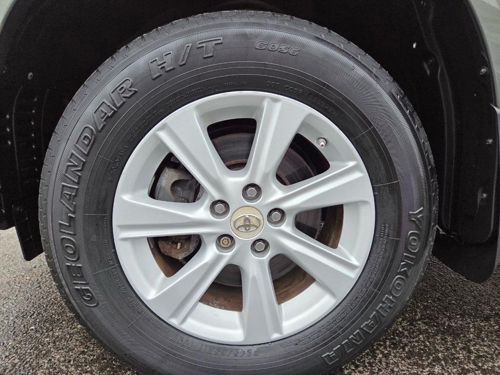 Toyota Highlander Base 4WD 2012