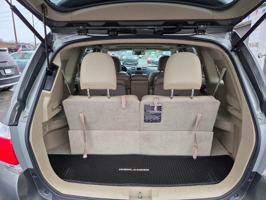 Toyota Highlander Base 4WD 2012