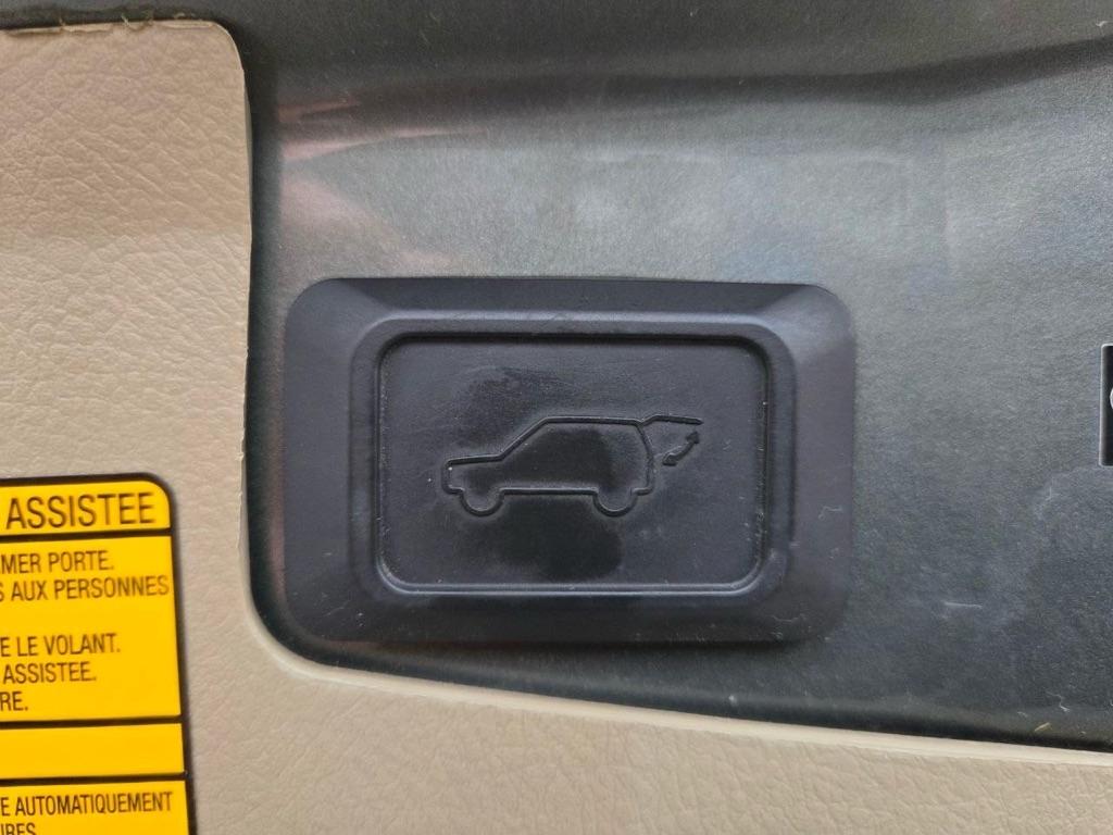 Toyota Highlander Base 4WD 2012