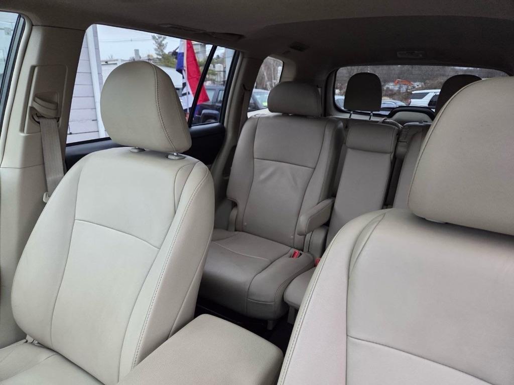 Toyota Highlander Base 4WD 2012