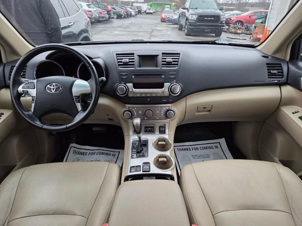 Toyota Highlander Base 4WD 2012