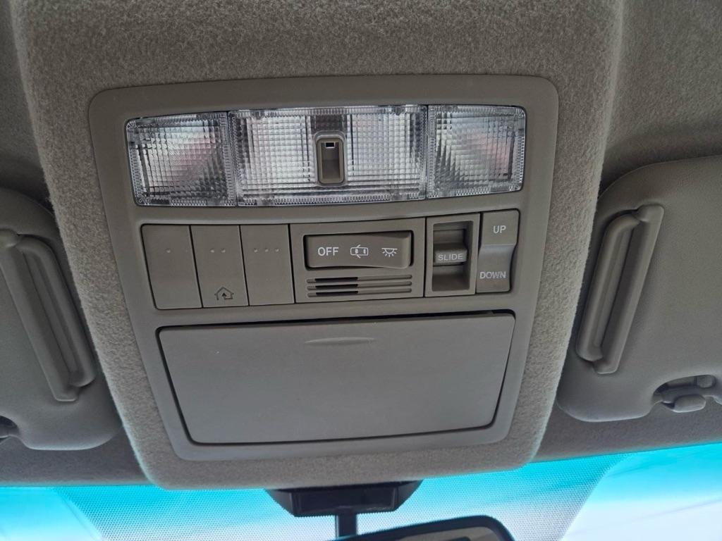 Toyota Highlander Base 4WD 2012