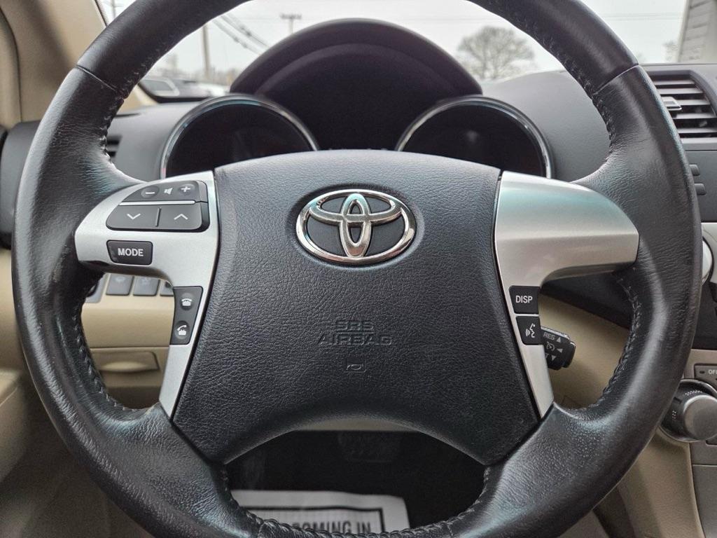 Toyota Highlander Base 4WD 2012