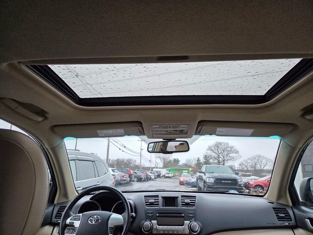 Toyota Highlander Base 4WD 2012