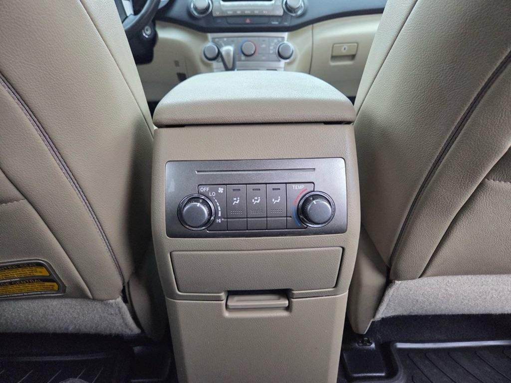 Toyota Highlander Base 4WD 2012