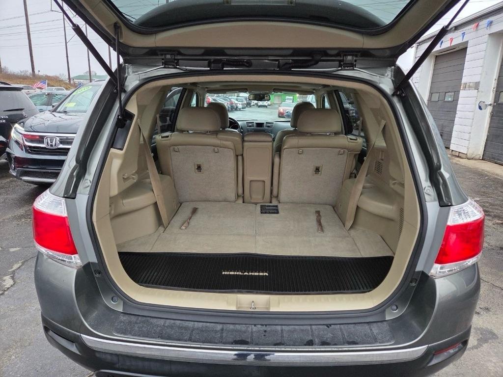 Toyota Highlander Base 4WD 2012