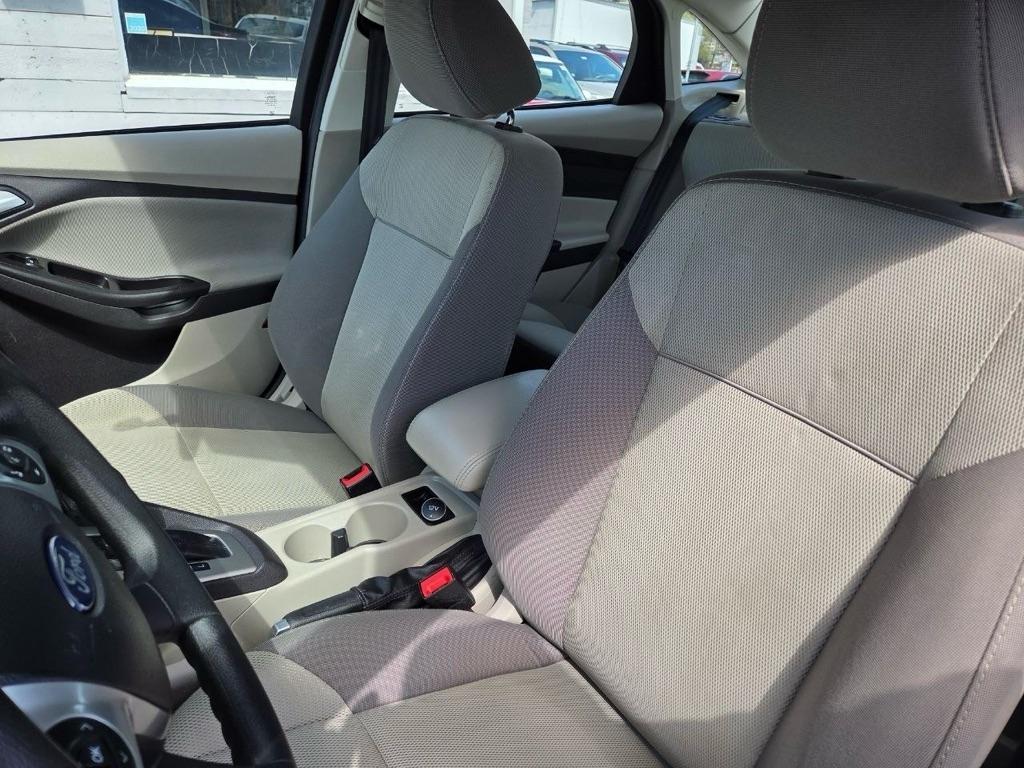 Ford Focus SE Sedan 2014