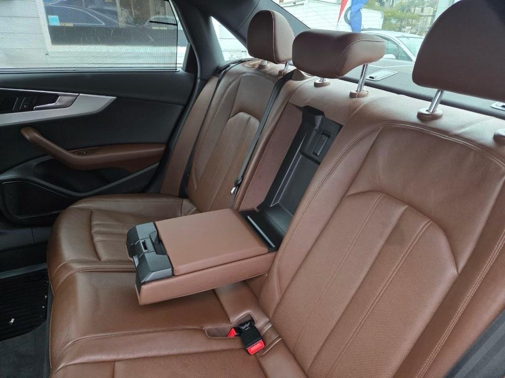 Audi A4 2.0T Prestige quattro Sedan 2017