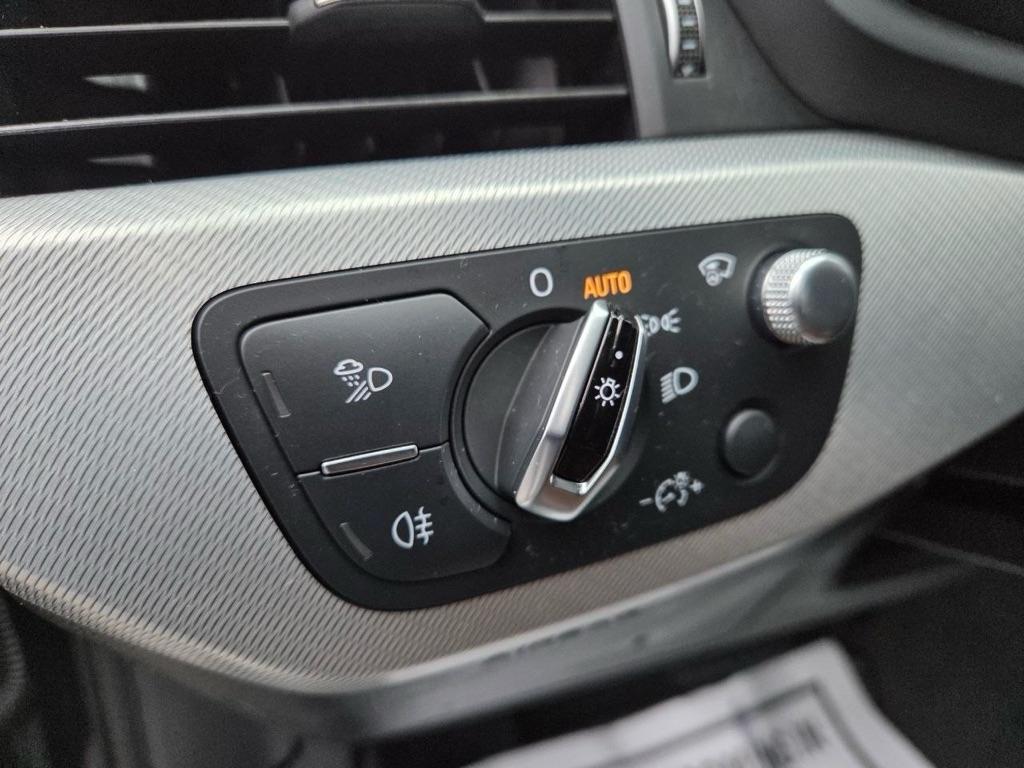 Audi A4 2.0T Prestige quattro Sedan 2017