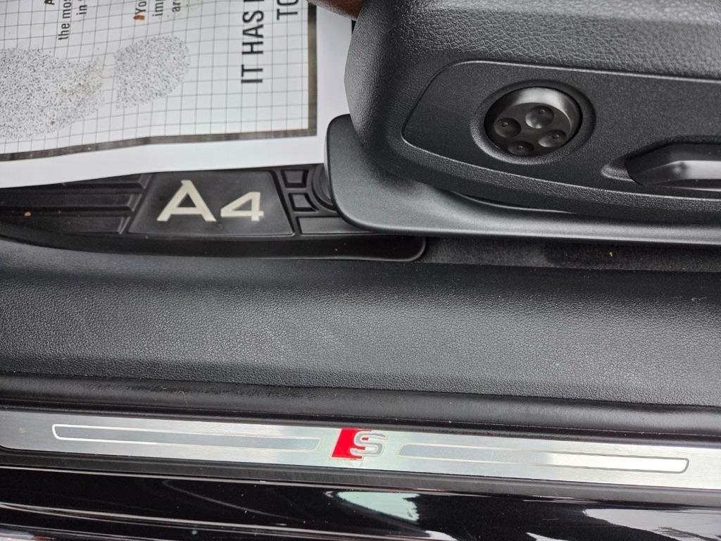 Audi A4 2.0T Prestige quattro Sedan 2017