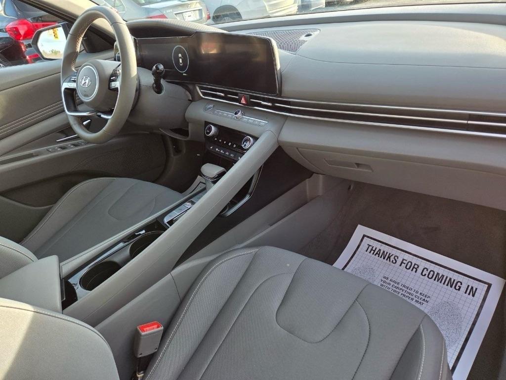 Hyundai Elantra SEL 2023