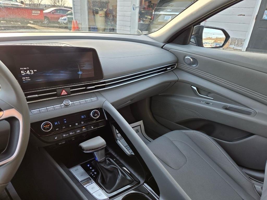 Hyundai Elantra SEL 2023