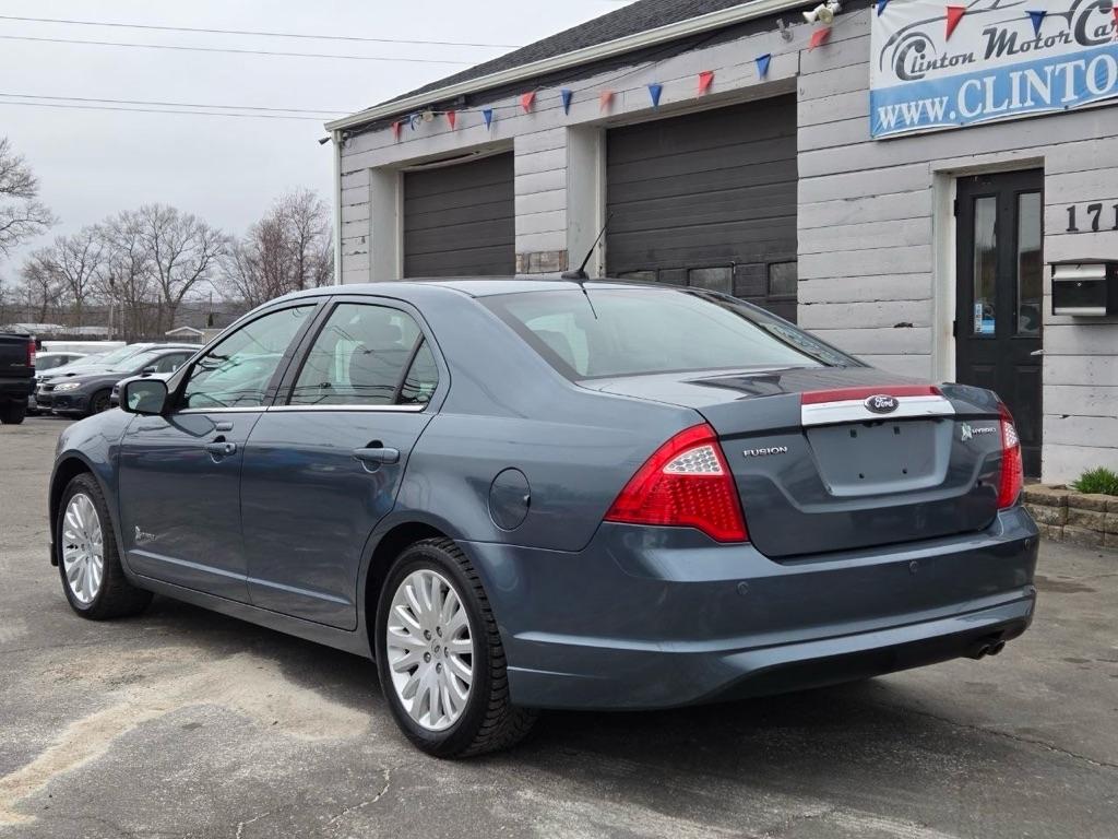 Ford Fusion Hybrid Sedan 2012