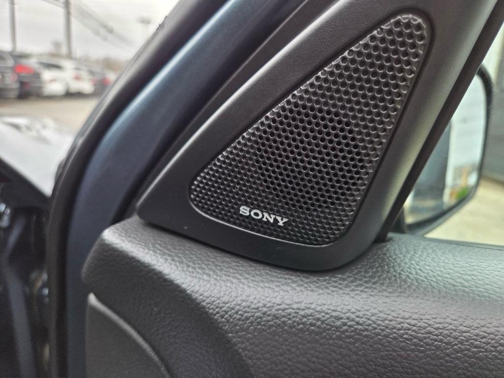 Ford Fusion Hybrid Sedan 2012