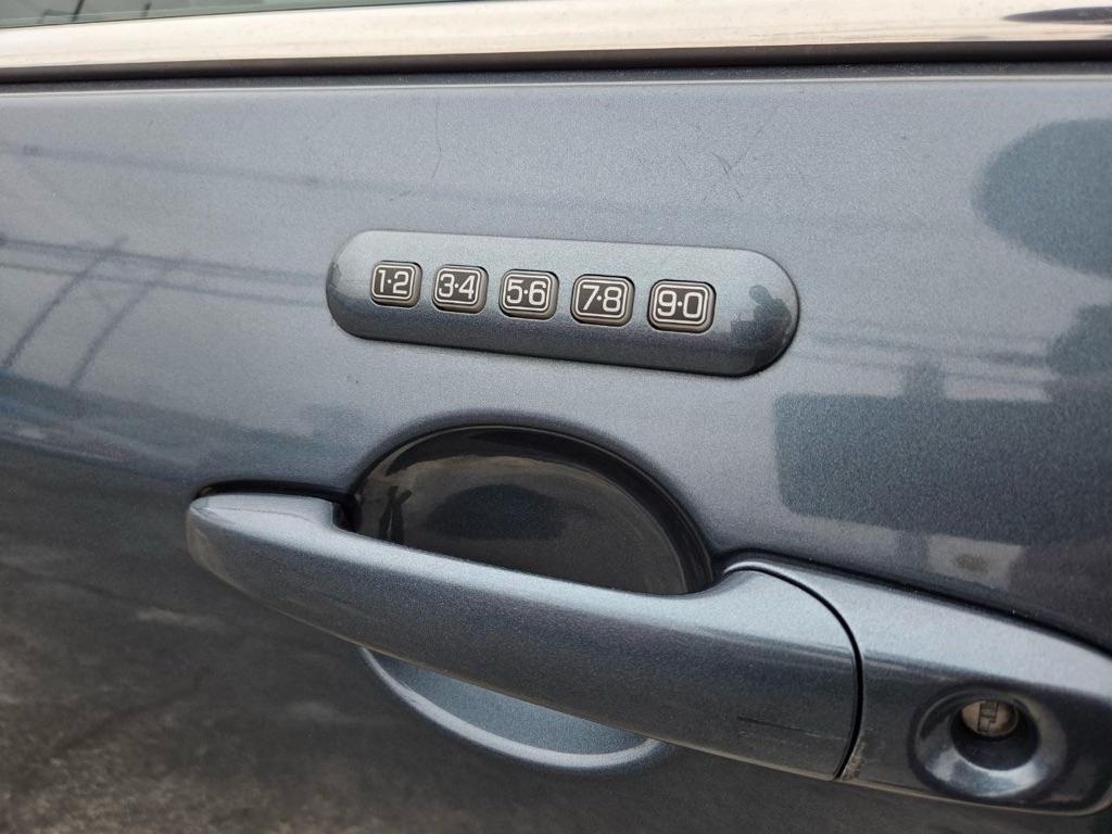 Ford Fusion Hybrid Sedan 2012