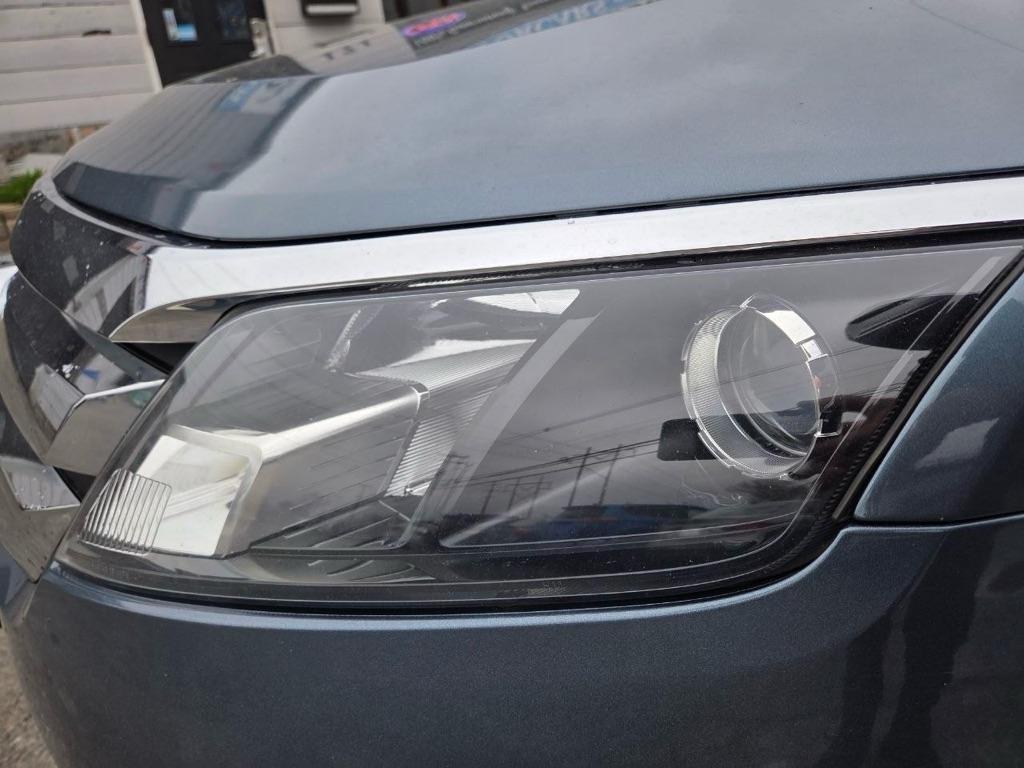 Ford Fusion Hybrid Sedan 2012