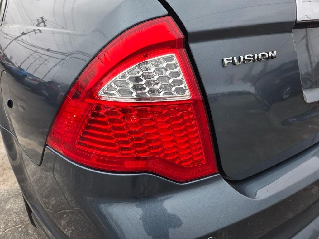 Ford Fusion Hybrid Sedan 2012