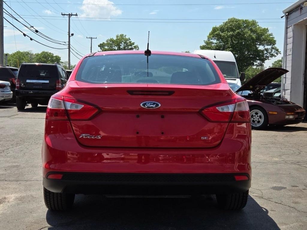 Ford Focus SE Sedan 2012