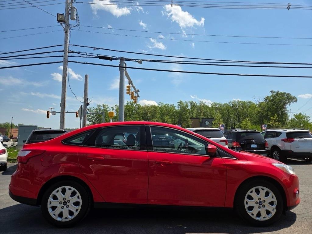 Ford Focus SE Sedan 2012