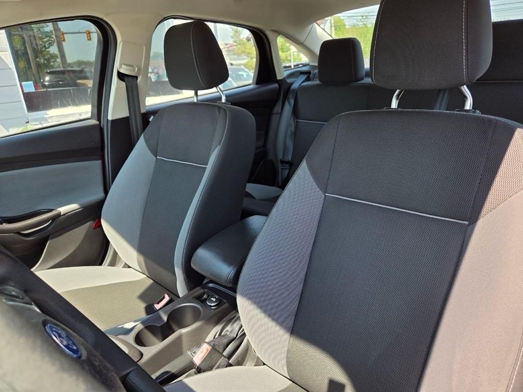 Ford Focus SE Sedan 2012